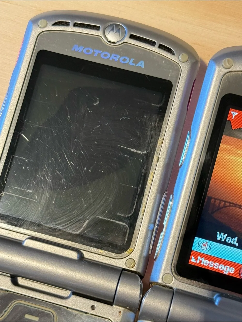 2-Motorola RAZR V3/M Pink/Hot-Pink Flip Cell Phones Turns On UNTESTED-No Charg!